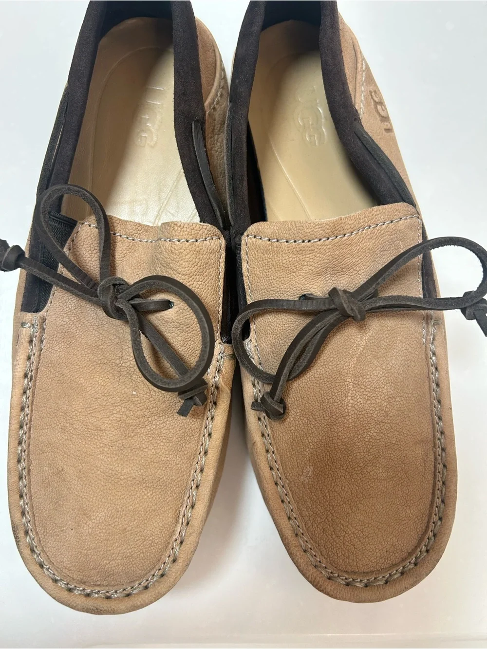 UGG KARSON TS TAN LEATHER DRIVING MOCS. NWOB MENS SiZE 7